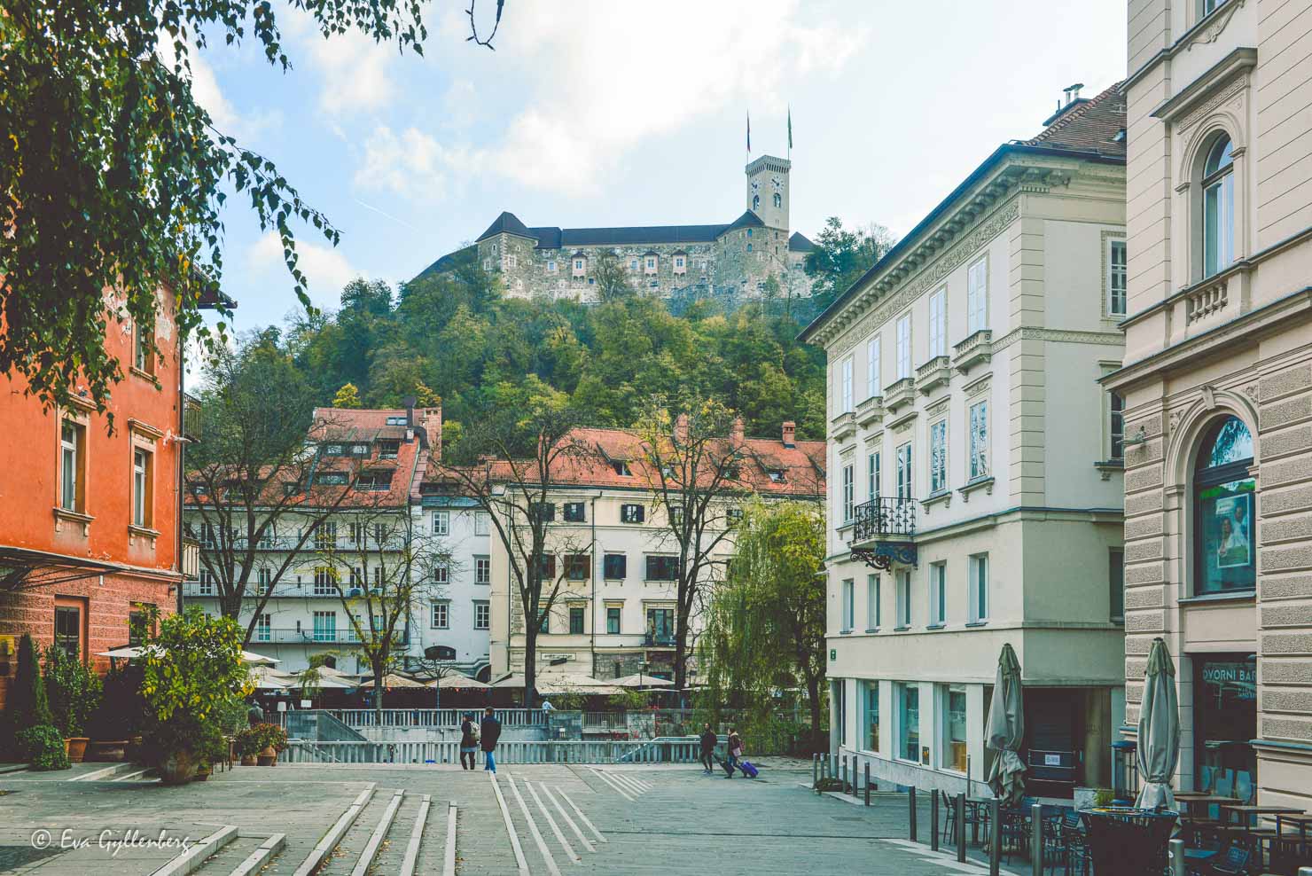Ljubljanas slott tittar ner över gamla stan