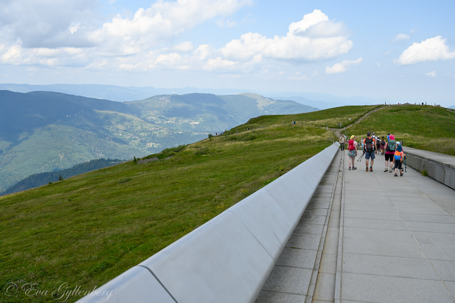 Vandrare vid toppen av the grand ballon