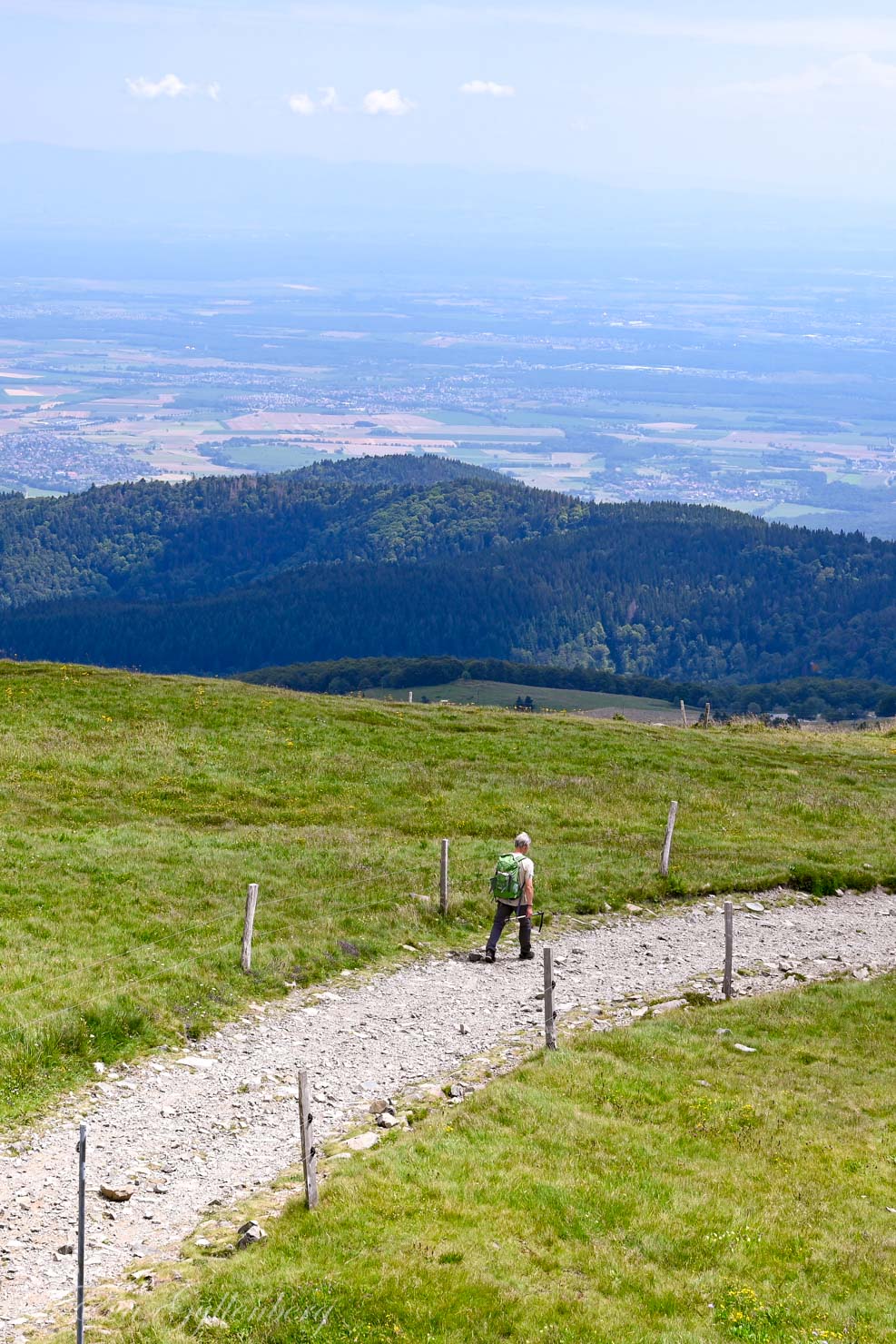 Vandrare vid toppen av the grand ballon
