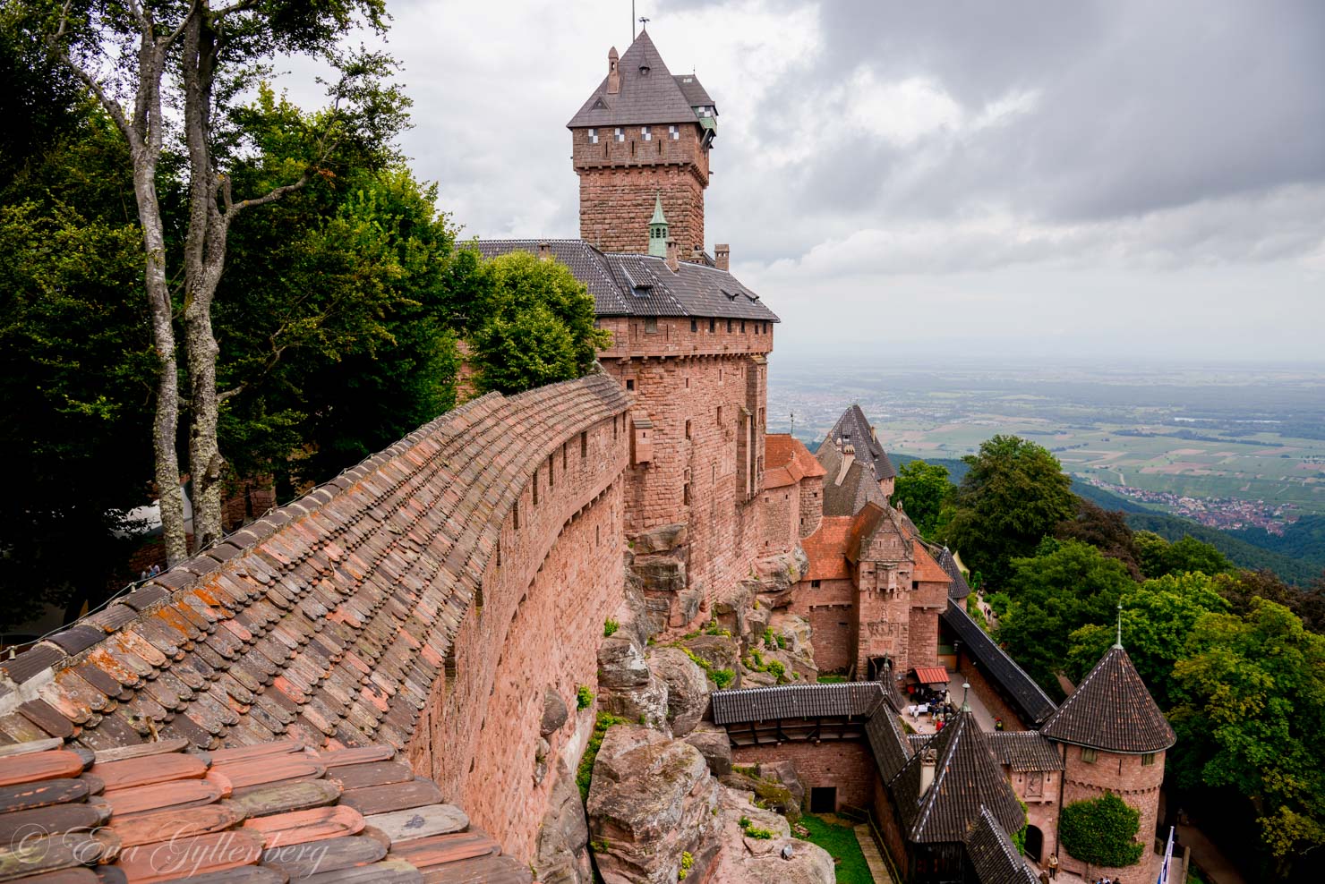 Château du Haut-Koenigsbourg på sin bergskam